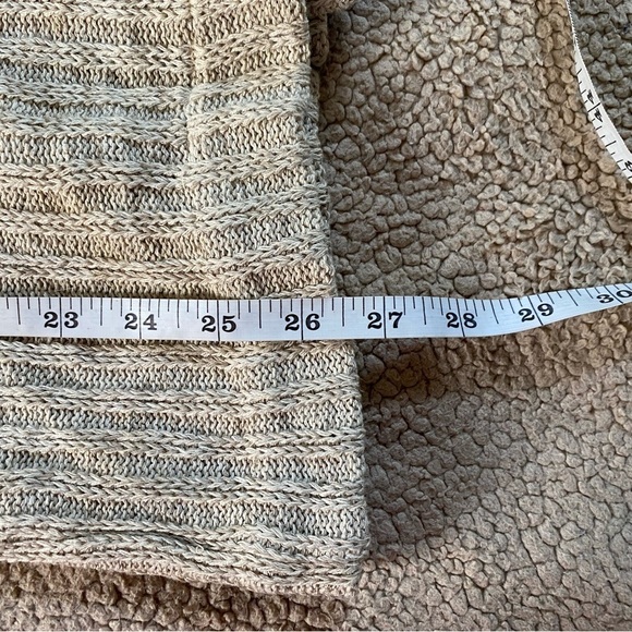 Knit Sweater Vest Front Button and Pockets - Picture 5 of 7